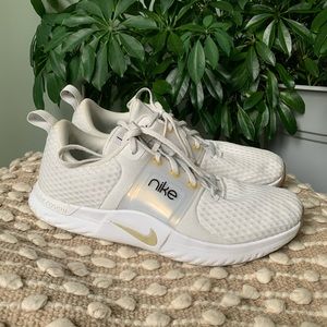 Nike RENEW IN-SEASON TR 10 Womens Platinum Tint/Mtlc Gold Size 10.5